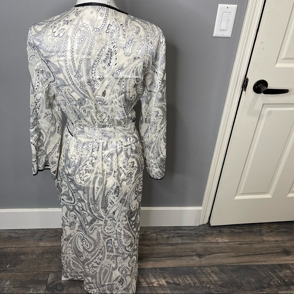 Morgan Taylor Intimates Wrap Robe White Blue Paisley Long Sleeve Medium - Picture 3 of 5